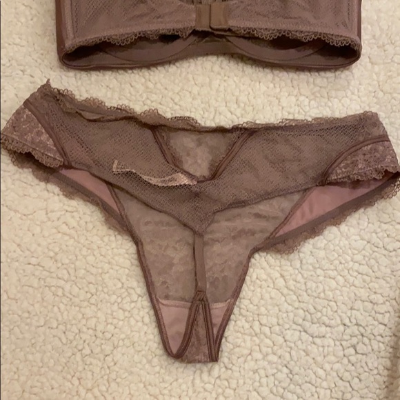 VS lingerie set - Picture 3 of 7